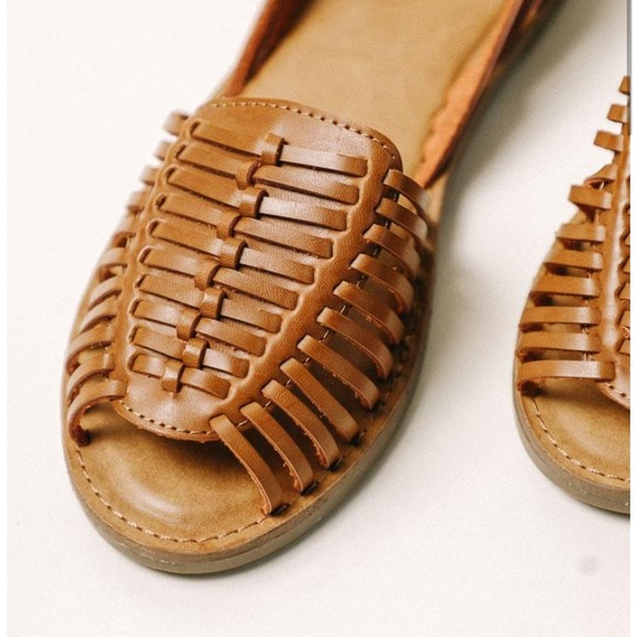 **SOLD** NWT Woven Brown Sandals Flats w/ Open Toe - Picture 3 of 5